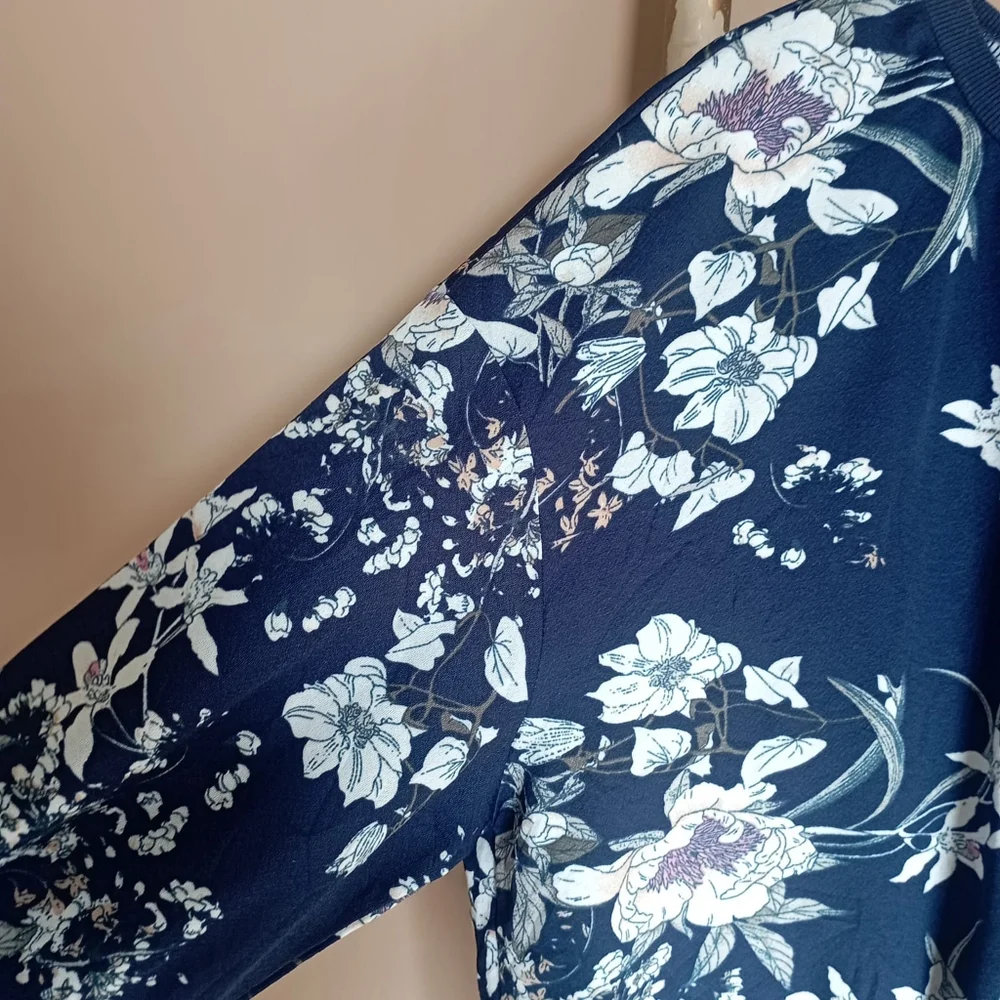 🧿🧿🧿 Shein Navy Floral Jersey Sweatshirt - Picture 5 of 15